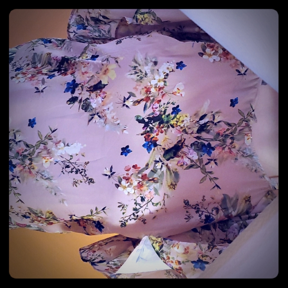 Floral blouse with peekaboo sleeves
